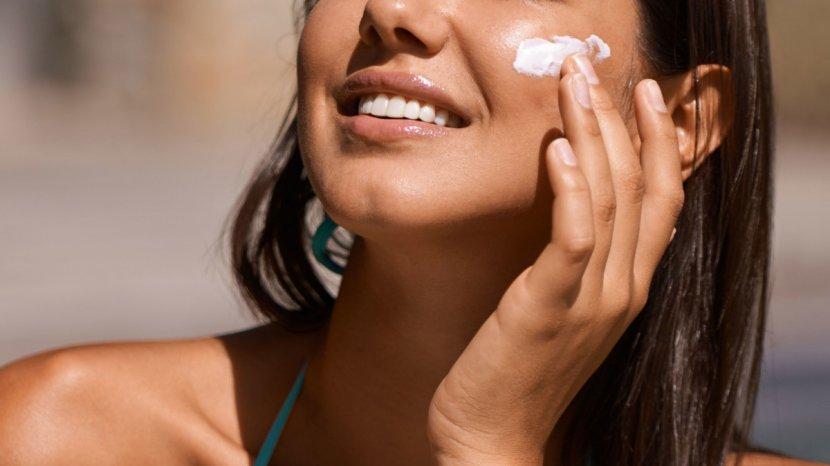 7 Rekomendasi Sunscreen SPF 50 Terbaru 2025 yang Bagus untuk Melindungi dari Matahari