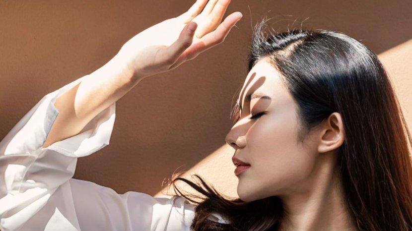 7-Rekomendasi-Sunscreen-yang-Aman-Dipakai-Saat-Jerawatan-Tidak-Bikin-Iritasi.jpg