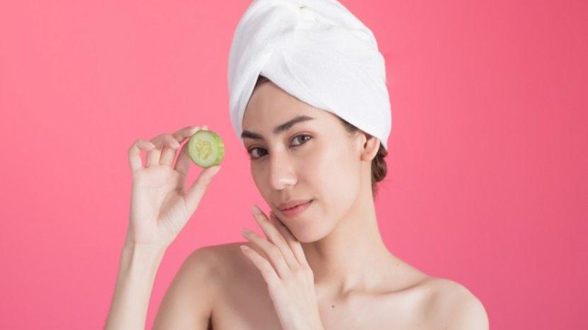 7-Tips-Mengatasi-Kulit-Belang-Menggunakan-Bahan-Rumahan-Salah-Satunya-Mentimun.jpg