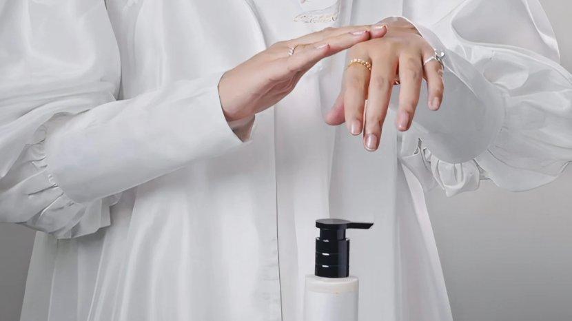 7-Tips-dan-Trik-Memakai-Body-Lotion-Agar-Kulit-Tidak-Lengket-dan-Cepat-Meresap.jpg