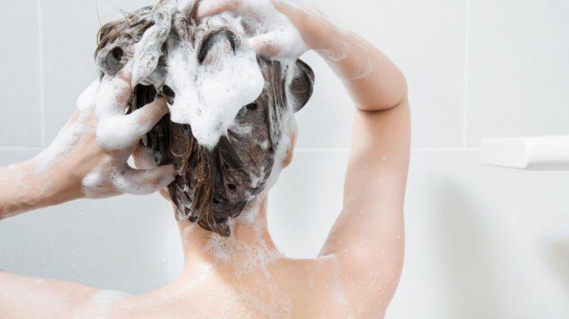 7-kesalahan-mencuci-rambut-yang-bikin-rambut-mudah-rusak.jpg