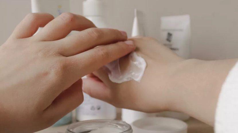 7 Rekomendasi Body Serum yang Melembapkan Kulit Super Kering, Harga di Bawah 100 Ribuan