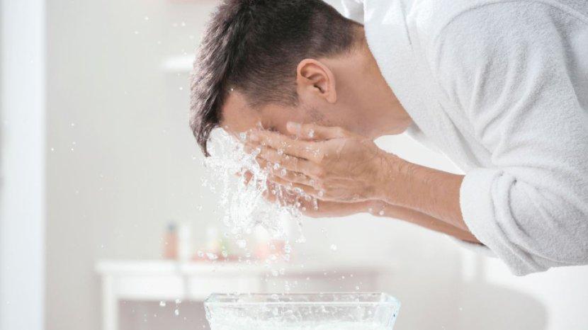 7 Rekomendasi Produk Facial Wash Buat Pria, Kualitas Terbaik dengan Harga Terjangkau