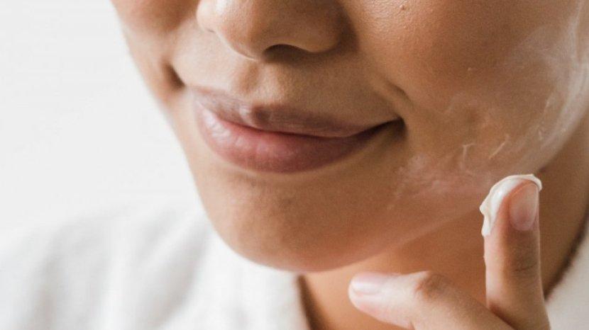 7 Rekomendasi Sunscreen Terbaik untuk Kulit Berjerawat, Formulanya Tidak Bikin Kulit Beruntusan