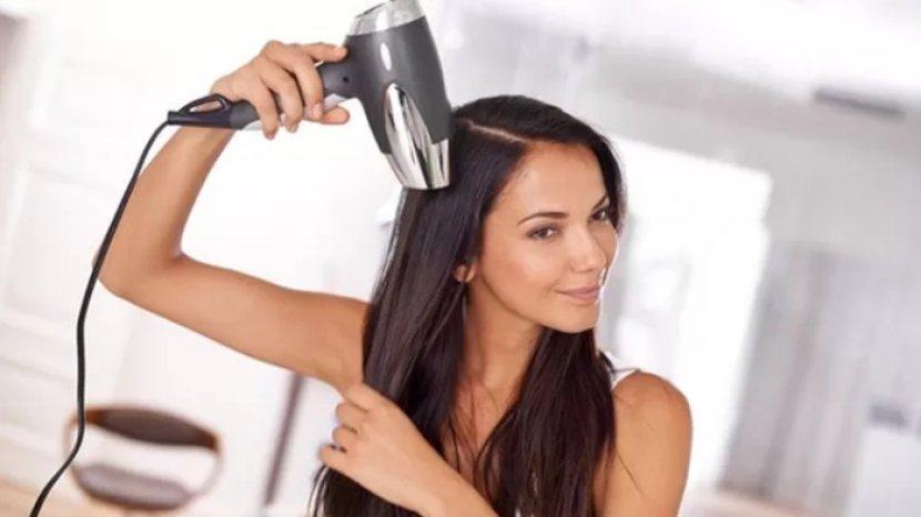 7-tips-memakai-hair-dryer-yang-benar-biar-rambut-tidak-mudah-kusut.jpg