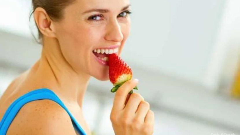 8-Manfaat-Kecantjan-Buah-Strawberry-untuk-Kulit-Bikin-Wajah-Makin-Glowing.jpg