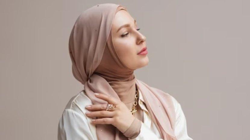 8-Penyebab-Rambut-Mudah-Lepek-Saat-Menggunakan-Hijab.jpg