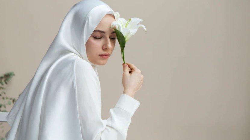 8-Tips-dan-Trik-Mencegah-Rambut-Mudah-Lepek-untuk-Wanita-Berhijab-srg.jpg