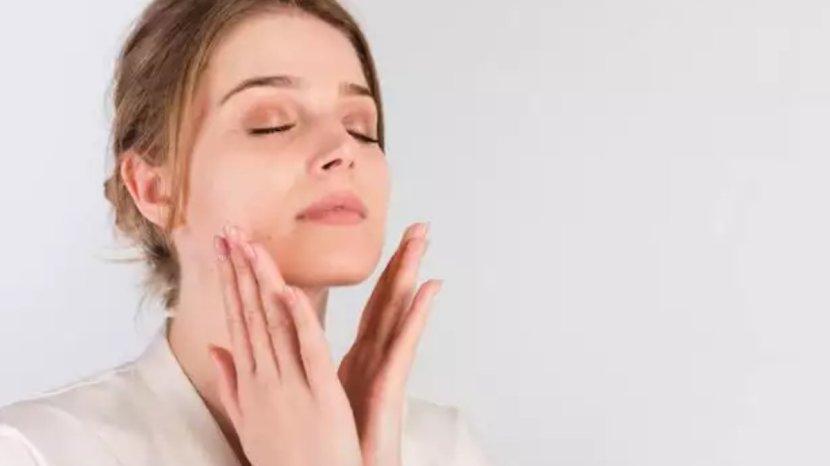 8-Varian-Face-Oil-yang-Bisa-Kamu-Coba-Sekaligus-Manfaatnya-Kulit-Super-Lembap-dan-Kenyal.jpg