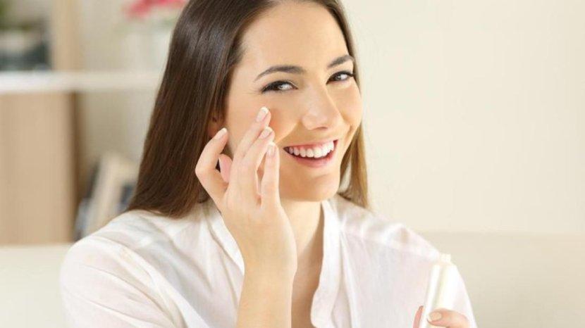 9-Langkah-Memakai-Eye-Cream-yang-Benar-Perhatikan-Takaran-yang-Tepat.jpg