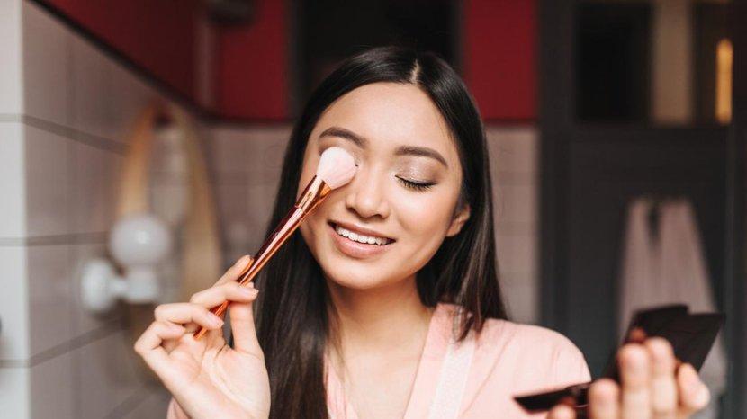 9-Tips-Makeup-Anti-Crack-yang-Tahan-Lama-Buat-Bukber.jpg