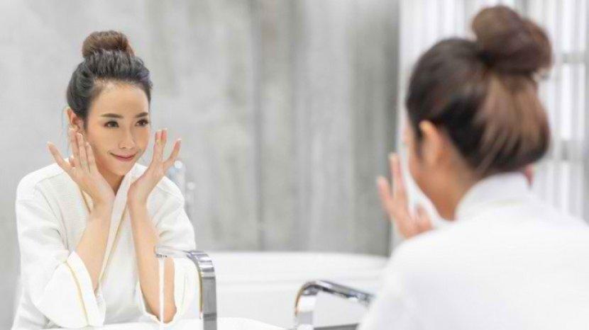 9-rekomendasi-facial-wash-ph-rendah-untuk-membersihkan-kulit-wajah-kemerahan.jpg