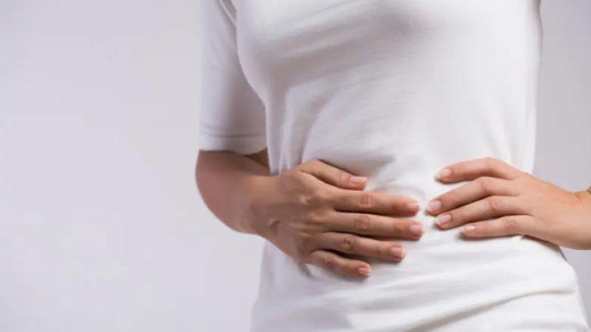 9-tips-mengatasi-perut-kembung-saat-puasa-salah-satunya-jangan-makan-terburu-buru.jpg