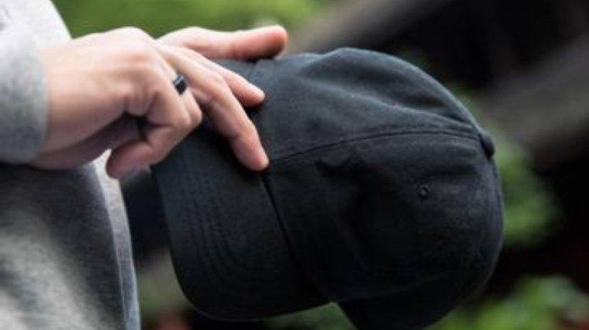 Cara-membersihkan-topi-dari-noda-keringat-secara-bersih-dan-tuntas.jpg