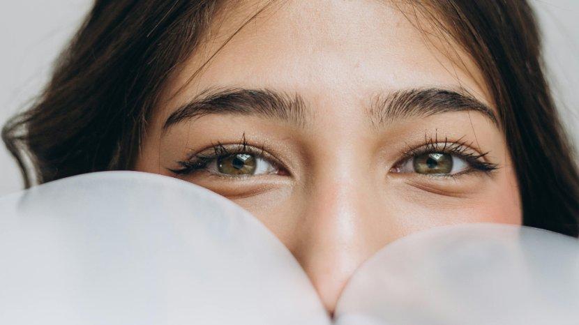 Fake-lashes-step-by-step.jpg