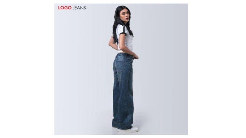 4 Rekomendasi Loose Jeans dari Brand Logo Jeans yang Nyaman dan Stylish