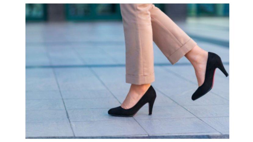 10 Tips Pakai Sepatu Heels agar Nyaman Seharian dan Tidak Lecet, Anti Pegal & Cocok untuk Pemula