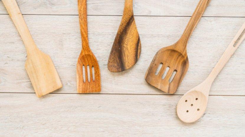 6 Cara Ampuh Hilangkan Jamur pada Centong Kayu, Dilengkapi Tips Merawatnya