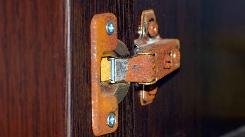 Cara Mengatasi Engsel Pintu Berkarat, Cukup Pakai Baking Soda dan Sikat Bekas