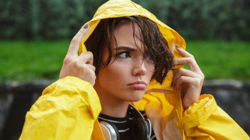 Cara Mudah Menghilangkan Noda Jamur Membandel di Jas Hujan, Tak Perlu Beli Lagi