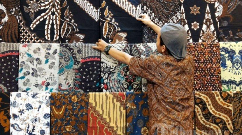 6 Kesalahan Saat Menyimpan Baju Batik yang Sering Diabaikan, Waspada Warna Bisa Rusak