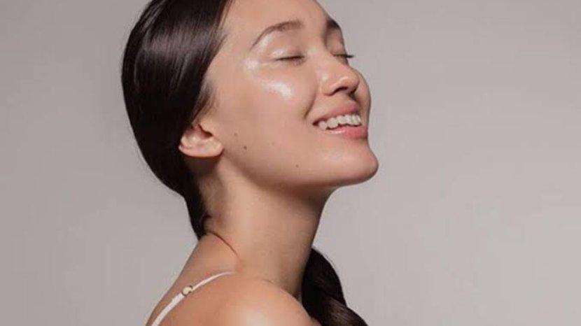 Ilustrasi-kulit-wajah-lembap-dan-lembut-karena-rajin-double-cleansing.jpg