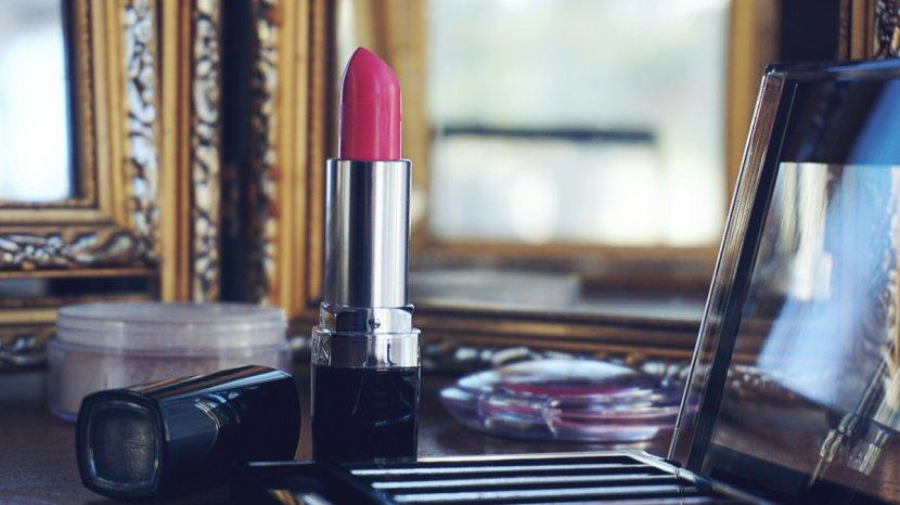 7 Rekomendasi Lipstick Matte untuk yang Tak Bisa Pakai Lip Cream