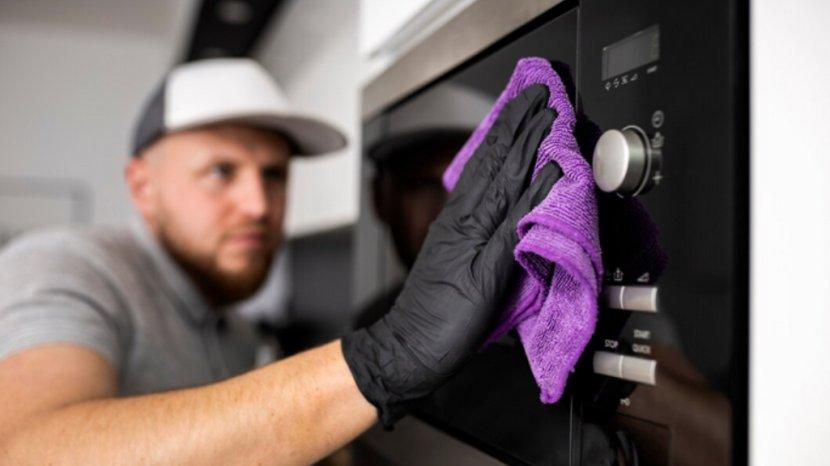 Jangan Salah, Cek 9 Cara Membersihkan Microwave yang Benar agar Tidak Rusak