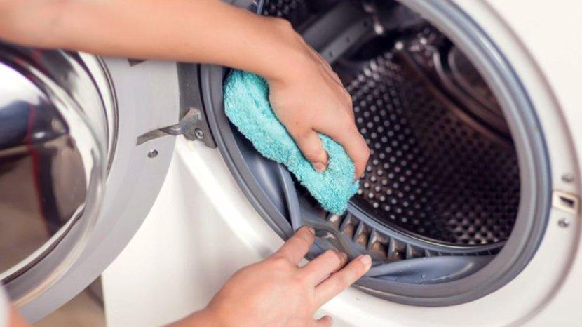 Ilustrasi-membersihkan-tabung-mesin-cuci-dari-bau-dan-noda-pakai-bahan-alami.jpg