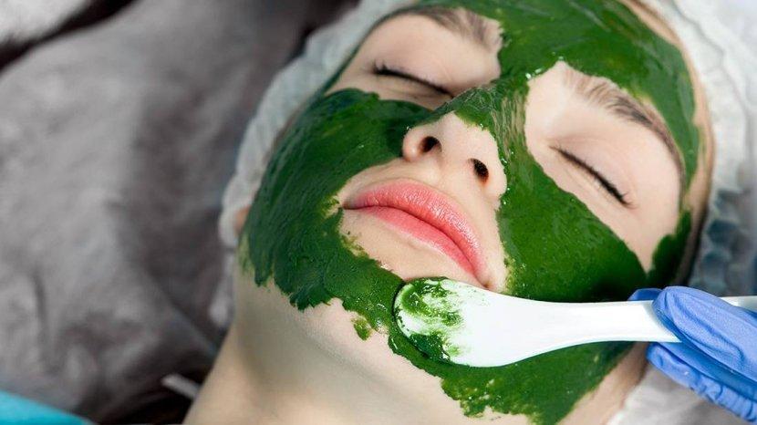Ilustrasi-mengaplikasikan-masker-spirulina.jpg