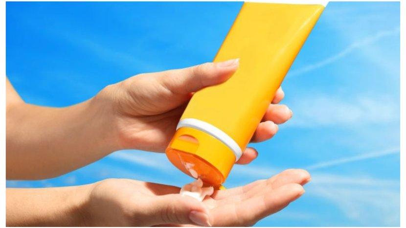 Ilustrasi-mengaplikasikan-sunscreen-lokal-terbaik.jpg