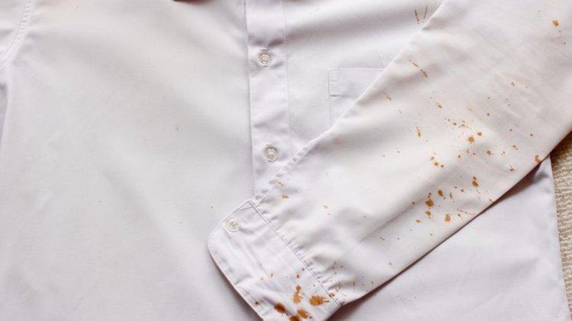 7 Tips Membersihkan Noda Karat yang Menempel di Baju dalam Sekali Cuci
