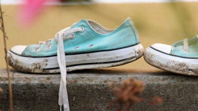 Cara Membersihkan Noda Lumpur di Sepatu Olahraga, Bersih Tanpa Bau dan Bekas Kecokelatan