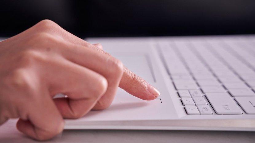 Ilustrasi-pemakaian-sensor-fingerprint-pada-laptop.jpg