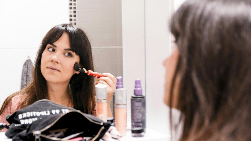 4 Langkah Tepat Menggunakan Blush On, Hasil Natural Sesuai Bentuk Wajah!