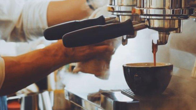 Ilustrasi-penggunaan-coffee-maker-bisa-kamu-dapatkan-dengan-harga-lebih-murah.jpg