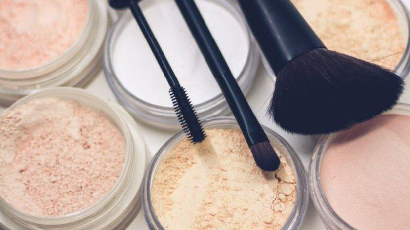 Ilustrasi-perbedaan-tekstur-compact-powder-dan-loose-powder.jpg