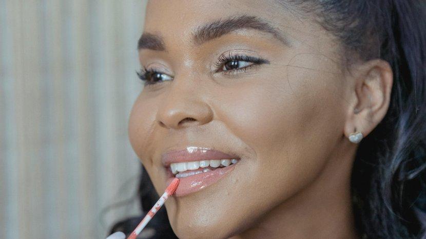 20 Daftar Lip Plumper untuk membuat Bibir Terlihat Penuh dan Sehat