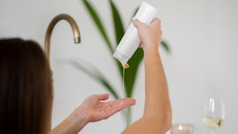 4 Rekomendasi Non-SLS Shampoo Terbaik Wajib Coba, Waktunya Beralih ke Sampo Bebas Sulfat