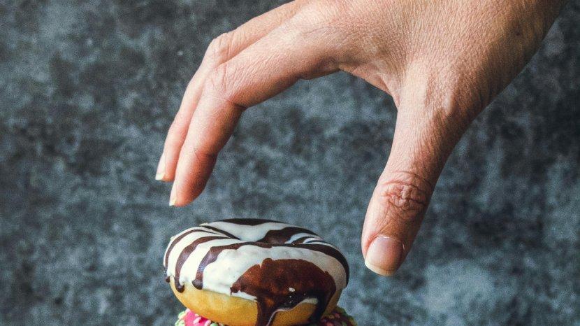 5 Tips Menahan Rasa Ingin Makan Manis agar Lebih Sehat Jauh dari Diabetes