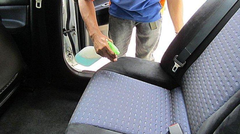 6 Cara Membersihkan Jok Mobil Berjamur Akibat Tumpahan Cairan dan Kondisi Lembap