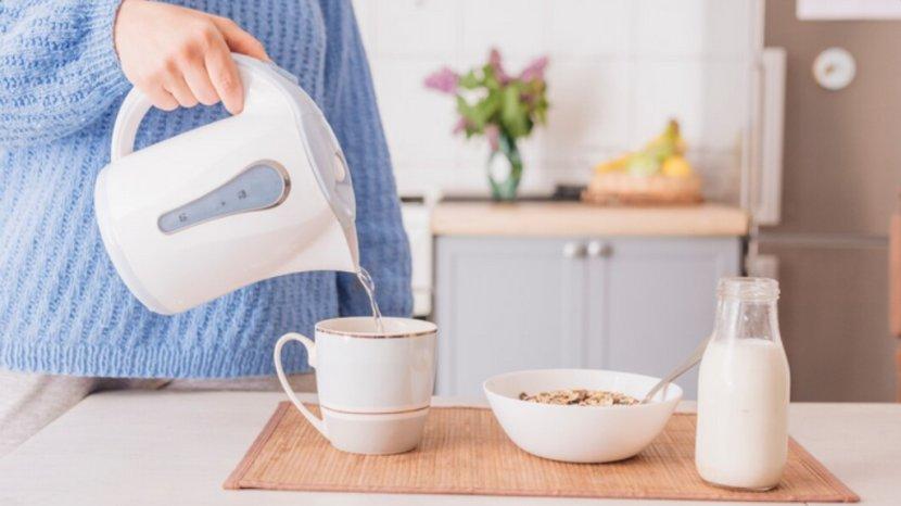 7 Cara Aman dan Mudah Membersihkan Teko Listrik agar Bebas Kerak