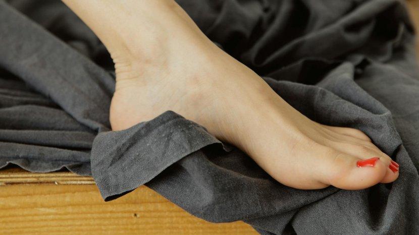 6 Rekomendasi Foot Mask untuk Hilangkan Pecah-pecah dan Menghaluskan Telapak Kaki