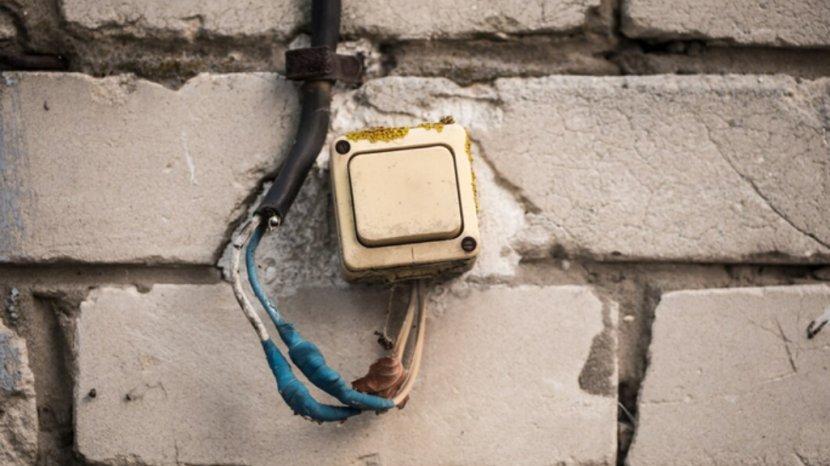 5 Cara Aman Mencegah Sengatan Listrik Saat Banjir