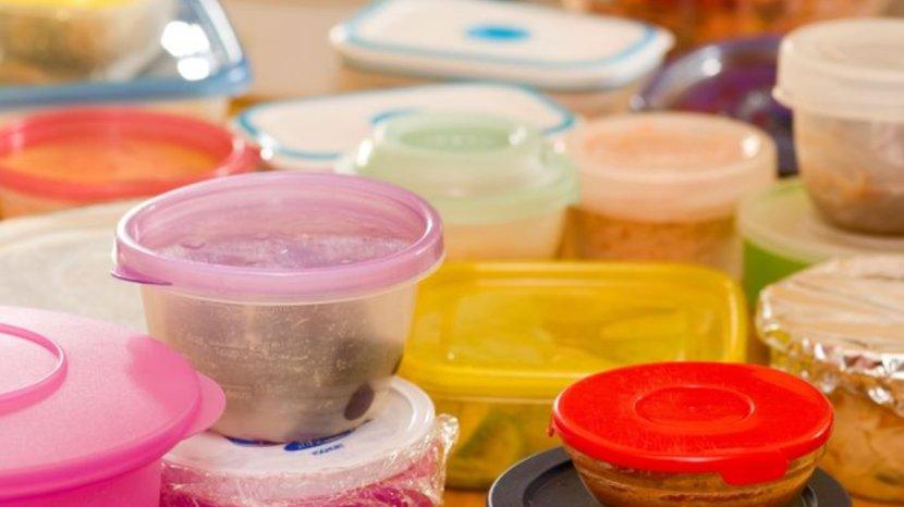 Ilustrasi-wadah-plastik-yang-terkadang-berbau-tidak-sedap.jpg