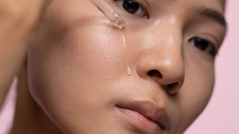 Mengaplikasikan-serum-yang-sesuai-dengan-permasalahan-kulit.jpg