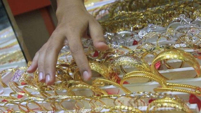 Menjual-emas-dengan-buru-buru.jpg