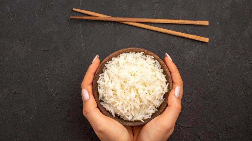 5 Cara Membersihkan Kerak Nasi di Lantai, Mama Toddler Perlu Tahu