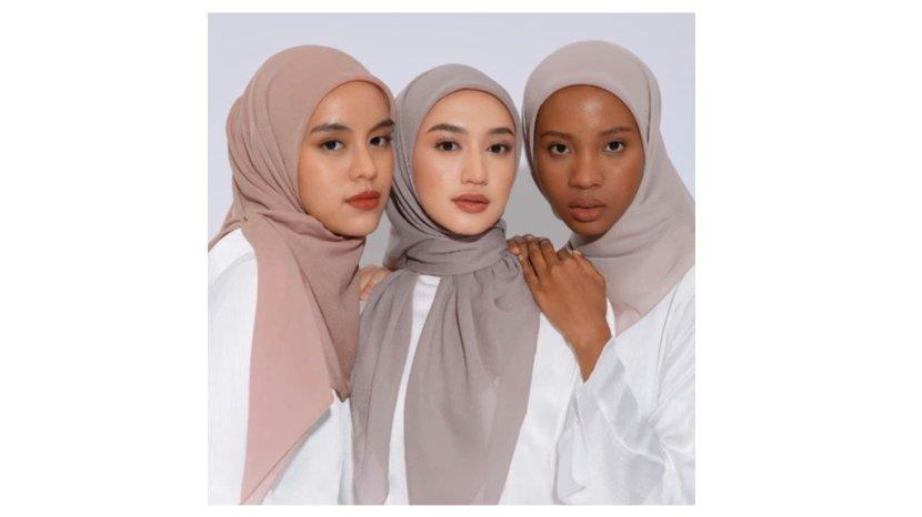 35 Daftar Jilbab Segi Empat yang Mudah Dibentuk dan Cocok Dipakai untuk Berbagai Bentuk Wajah