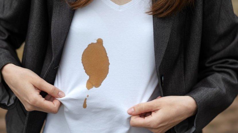 Noda-kopi-di-baju-putih-akan-sangat-mengganggu-tampilan.jpg